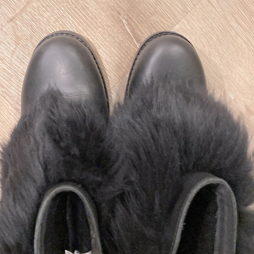 EUC [UGG] RARE Otelia Black Leather Round Toe Ankle Fur Booties Women’s Sz 6 - Picture 7 of 11